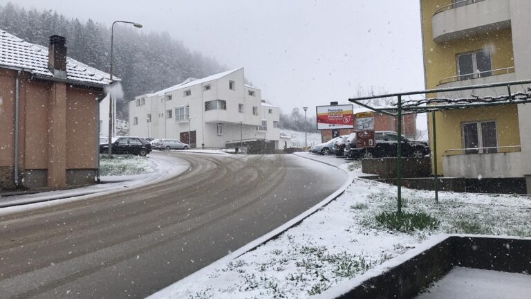 APRILSKI SNIJEG U PETNJICI “UGASIO” I STRUJU