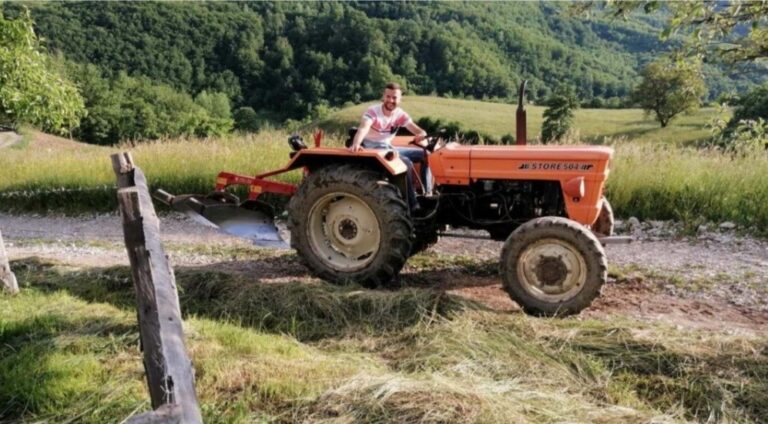 (FOTO I VIDEO) UZORNI POLJOPRIVREDNIK: ADNAN ADROVIĆ ZASADIO 20 000 STRUKOVA KUPUSA