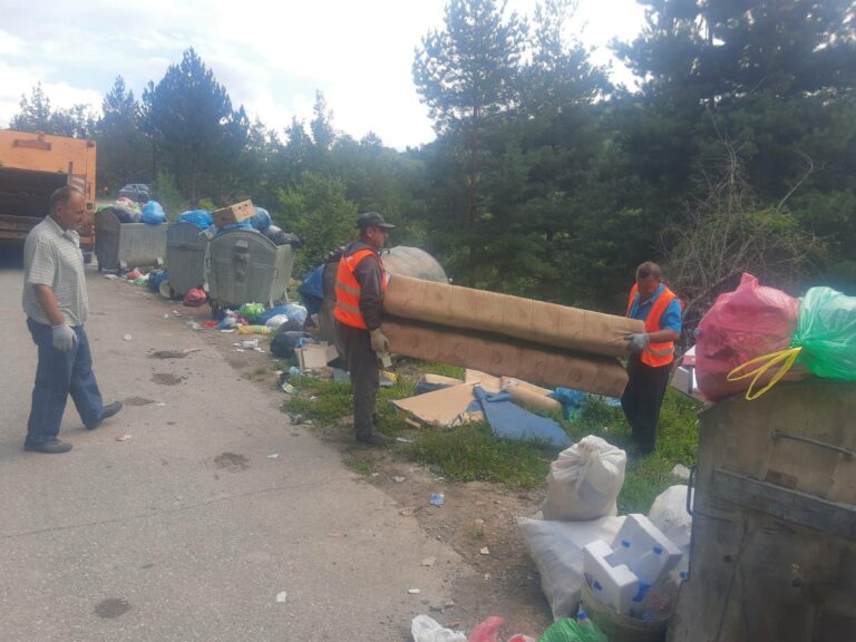 DOKLE SEŽE NEMAR: I STARI KREVET NA DIVLJOJ DEPONIJI, KOMUNALNO ČISTI, ALI JE SMEĆA U PRIRODI SVE VIŠE