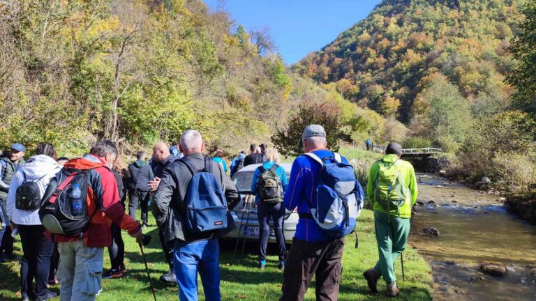 (FOTO I VIDEO) POGLEDAJTE NOVU MARKIRANU PJEŠAČKU STAZU U PETNJICI