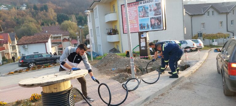 ZAJEDNIČKA AKCIJA ZA IZGRADNJU DJEČIJEG IGRALIŠTA: POSTAVLJEN PODZEMNI ELEKTRO-KABL U DUŽINI OD 170 METARA