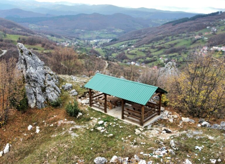 TO Petnjica organizovala akciju čišćenja izletišta