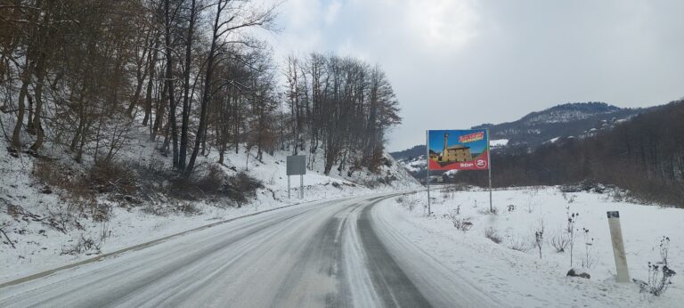 Putevi u Petnjici okovani ledom, ali svi prohodni