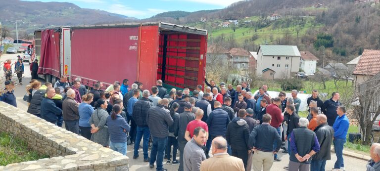 BIZNIS AGRO KLUB: PODIJELJENO 100 BESPLATNIH PLASTENIKA (FOTO I VIDEO)