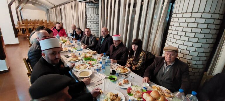 Opština Petnjica organizovala zajednički iftar za oko 200 ljudi (FOTO I VIDEO)
