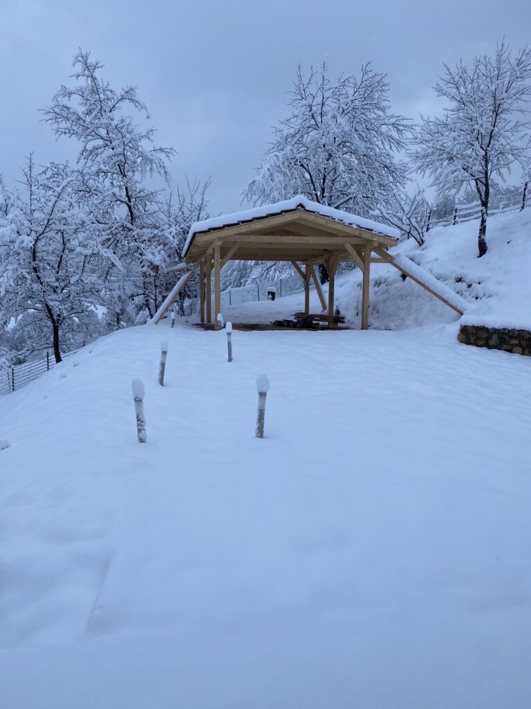 (FOTO I VIDEO) Aprilski snijeg u Petnjici