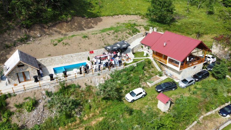 BIZNIS AGRO KLUB: Svečano otvoreno seosko domaćinstvo ,,Jahova Voda-Muratovići“ (FOTO I VIDEO)