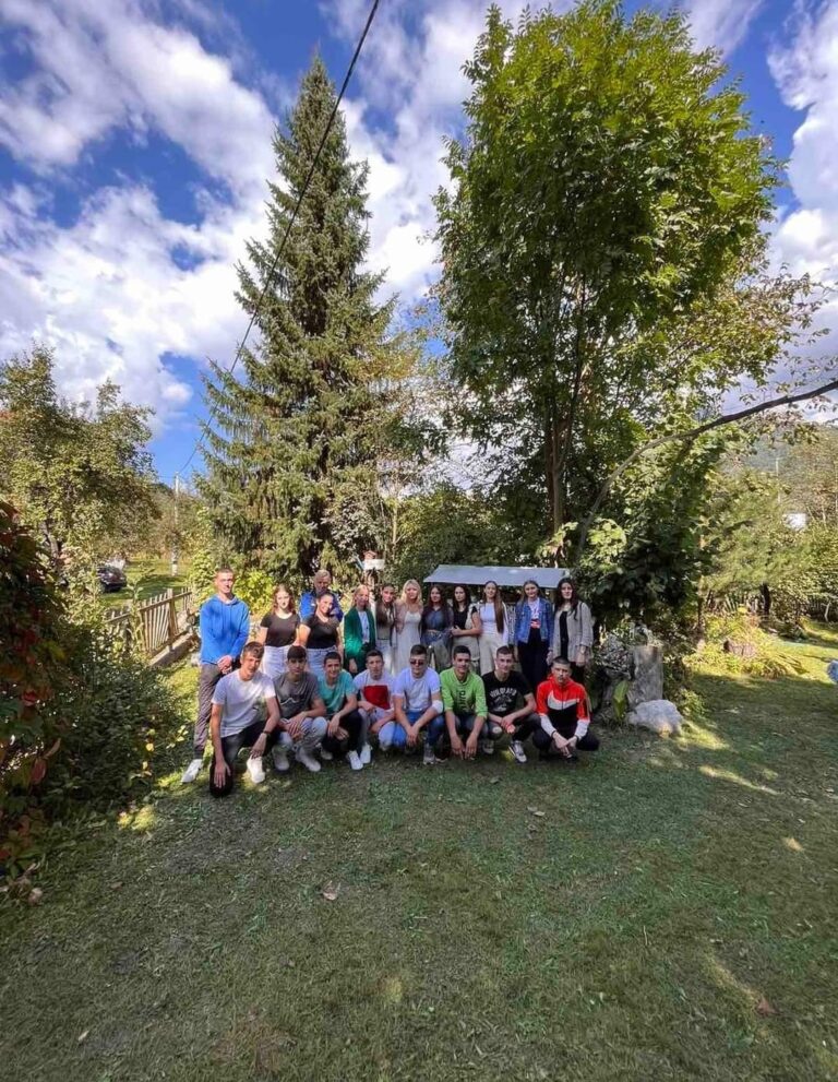 Srednjoškolci iz Petnjice posjetili botaničku baštu u Plavu