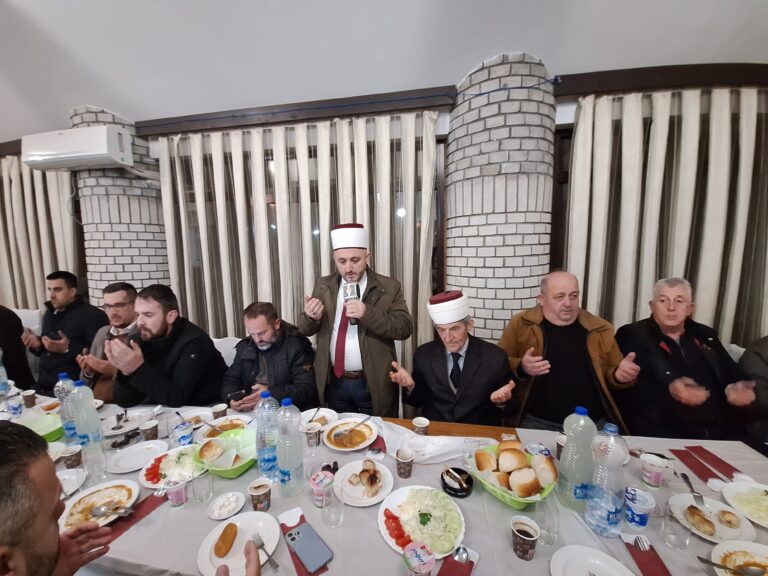 PETNJICA: IFTAR U MOTELU ZA 200 POSTAČA (FOTO I VIDEO)