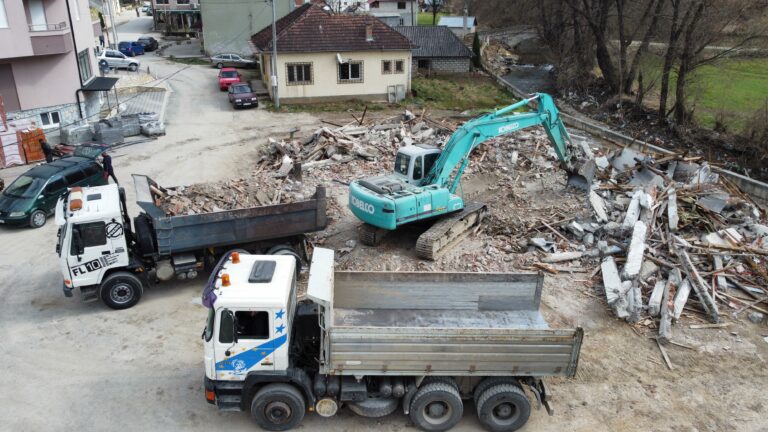 PETNJICA: SRUŠEN OBJEKAT ZEMLJORADNIČKE ZADRUGE, NA ISTOM MJESTU GRADIĆE SE ZGRADA