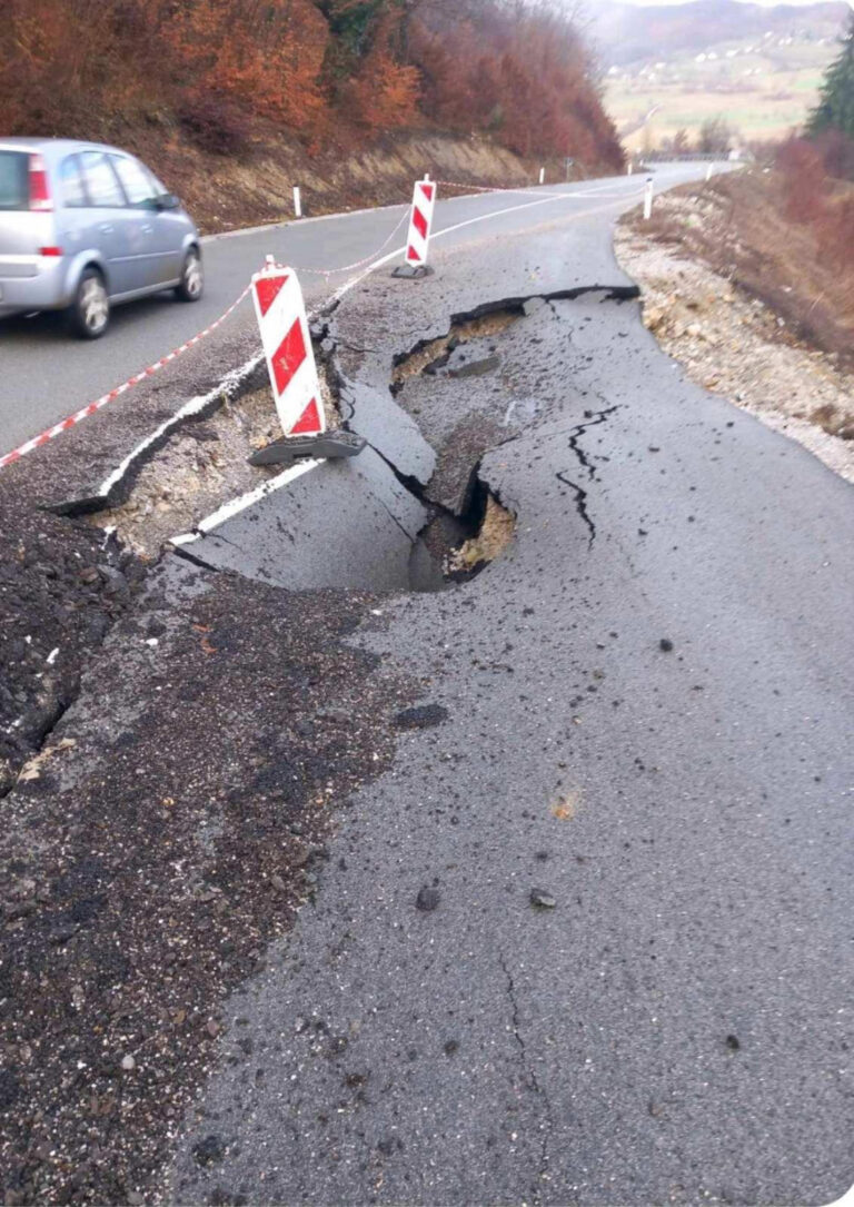 Klizište na putu Petnjica – Berane pola godine čeka sanaciju