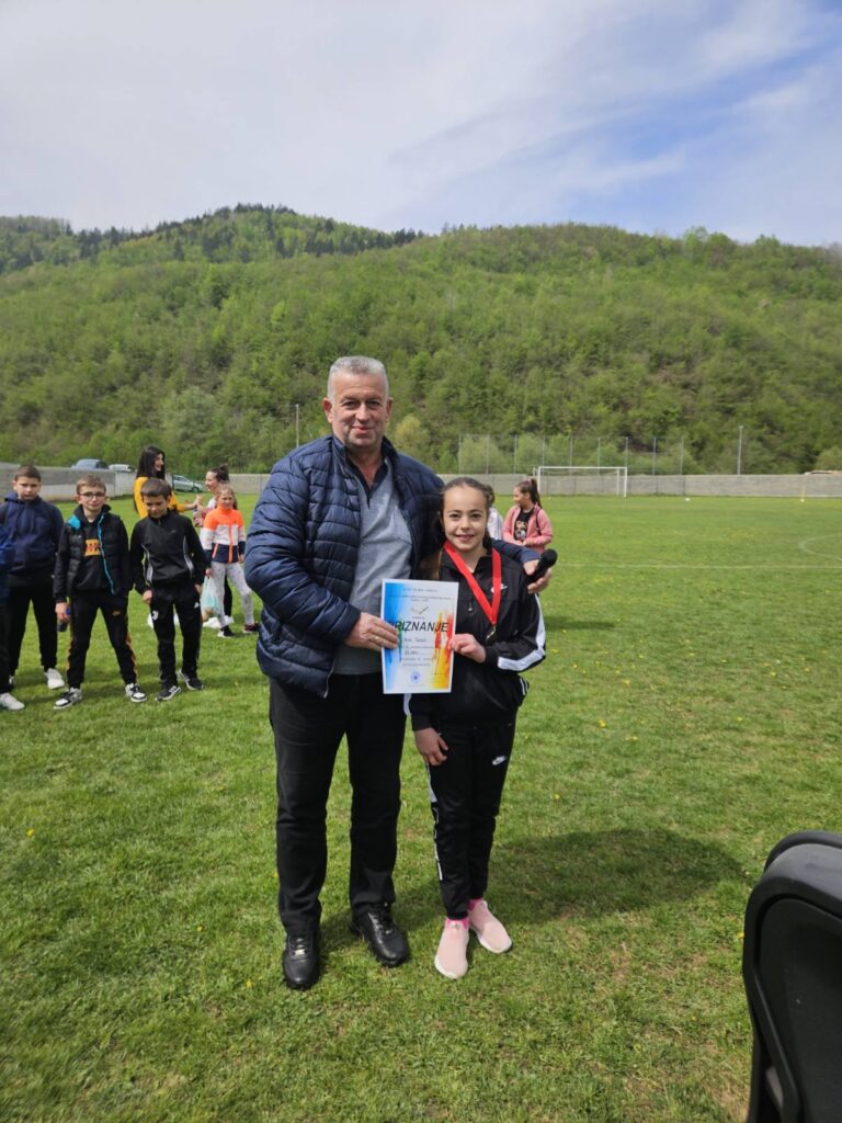 ODRŽAN PROLJEĆNI KROS ŠKOLA IZ OPŠTINE PETNJICA (FOTO)