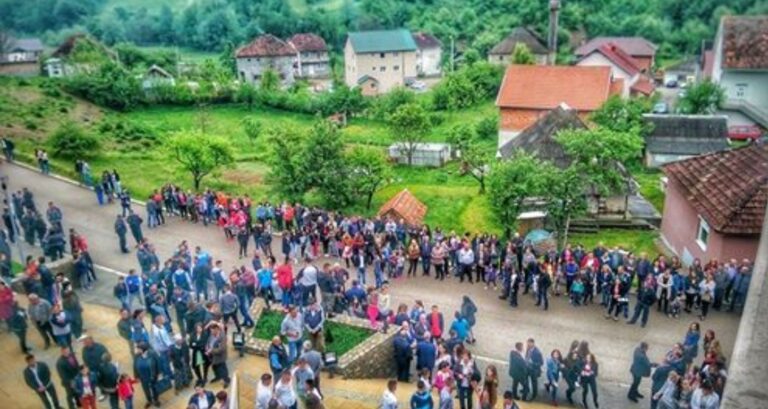VEČERAS ŠETNJA MATURANATA I POLUMATURANATA U PETNJICI