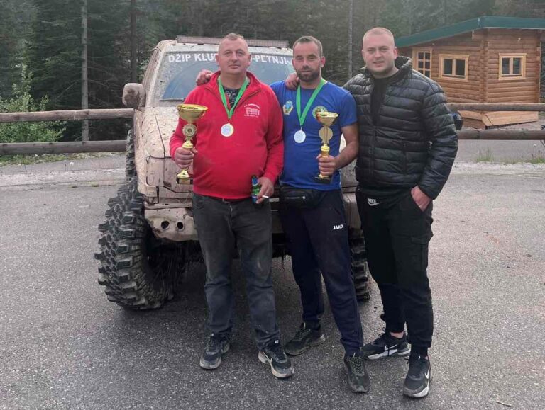 DŽIP KLUB “BAĆO” IZ PETNJICE USPJEŠAN I U ROŽAJAMA