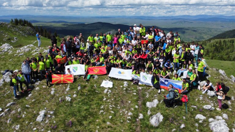 PLANINARSKI POHOD U BIHORU: SKORO 200 LJUBITELJA PRIRODE IZ PETNJICE I CG “POKORILO” KRSTAČU I GRADINU (FOTO)