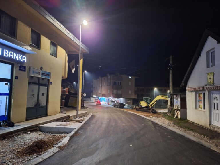 U centru Petnjice postavljena nova rasvjeta
