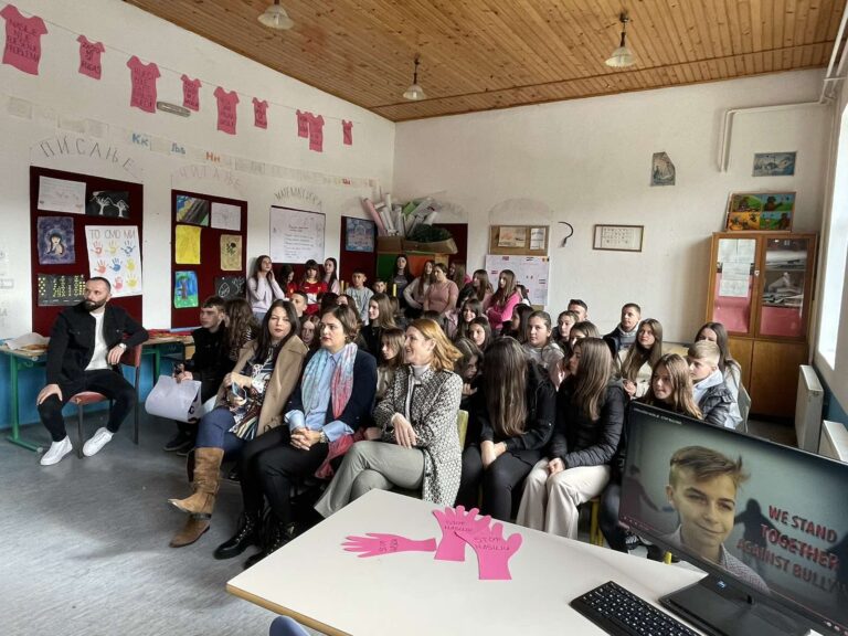 U OŠ “25 MAJ” VRBICA OBILJEŽEN MEĐUNARODNII DAN BORBE PROTIV VRŠNJAČKOG NASILJA (foto)