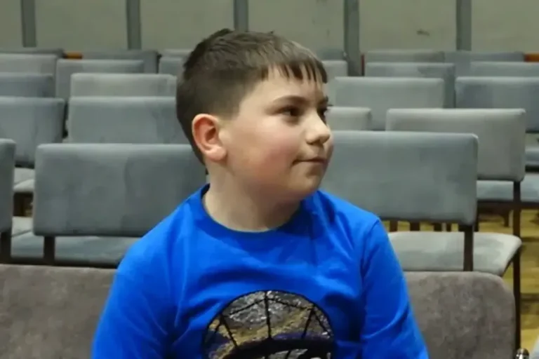 Dječak koji je rasplakao Nikšićane: Srce Elsana iz Petnjice kuca za najvećeg heroja-majku (VIDEO)