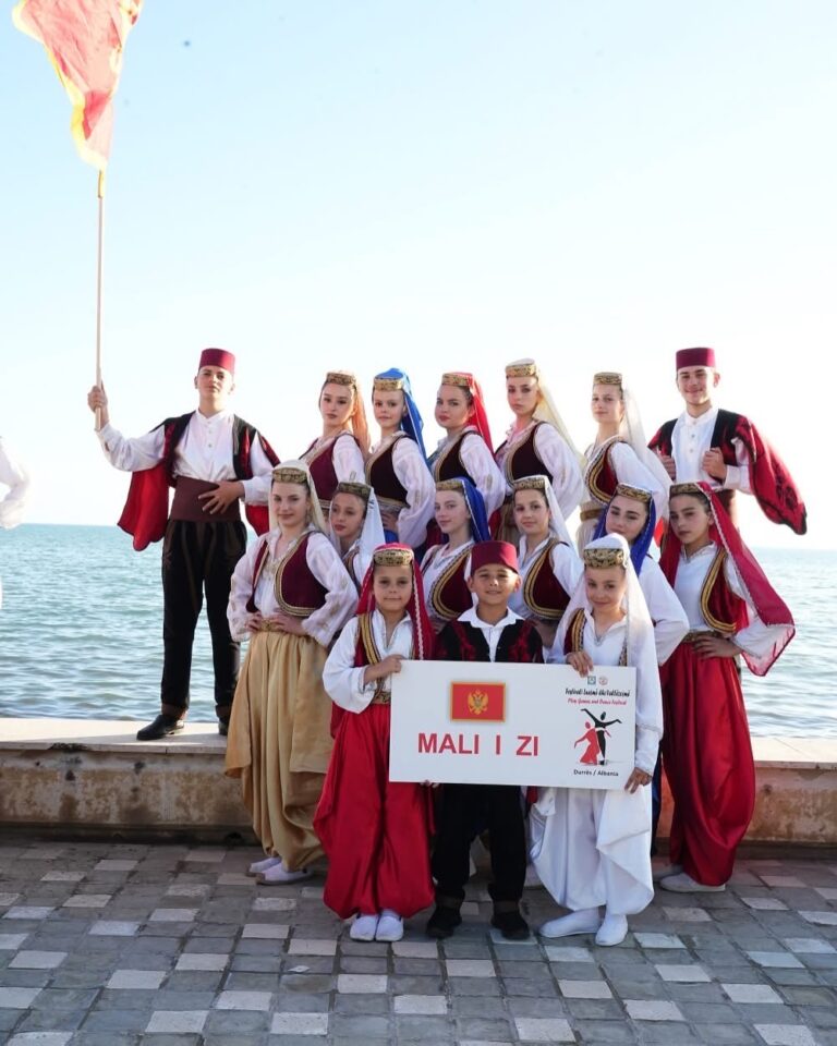 Četiri festivala, četiri nagrade — KUD „Bihor“ briljira na međunarodnoj sceni!