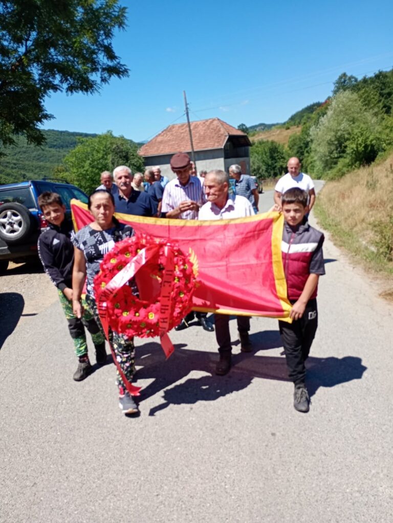 DELEGACIJA ANTIFAŠISTA IZ PETNJICE POLOŽILA VIJANAC NA SPOMEN OBILJEŽJE U VRBICI