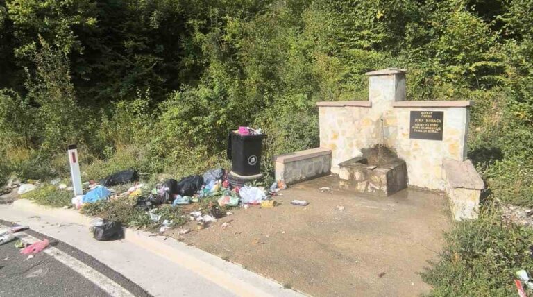 Devastirana Jukina česma u mjestu Stenice: Uklonjene slavine, izvor zatrpan otpadom (VIDEO)