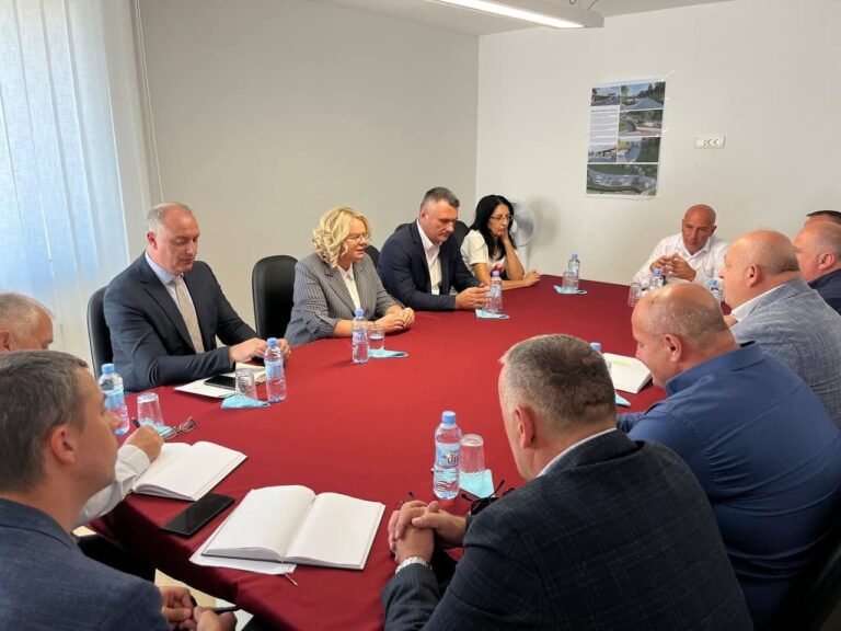 Vukićević posjetila Petnjicu: Ministarstvo saobraćaja posvećeno ulaganju u razvoj putne infrastrukture u sjevernim opštinama