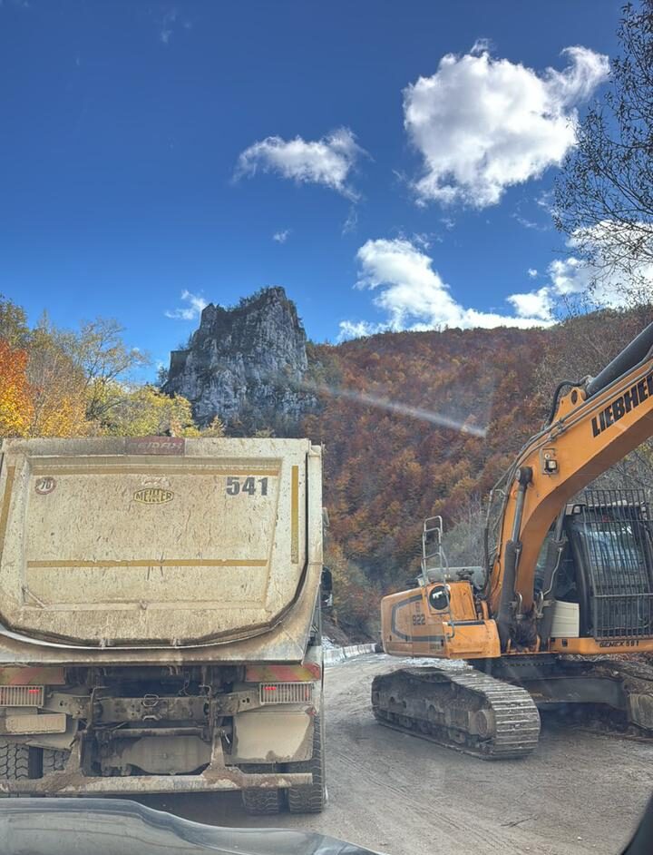 POGLEDAJTE KAO TEKU RADOVI NA REKONSTRUKCIJI PUTA PETNJICA – BIOČA (VIDEO)