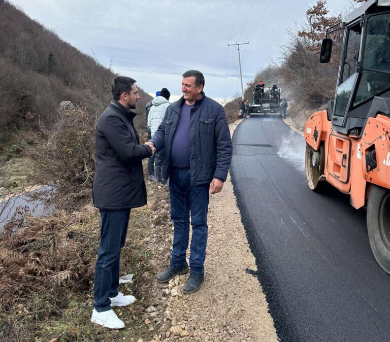 PETNJICA: REKONSTRUKCIJA I MODERNIZACIJA PUTA PADEŠ – CRVENI PUT (FOTO)
