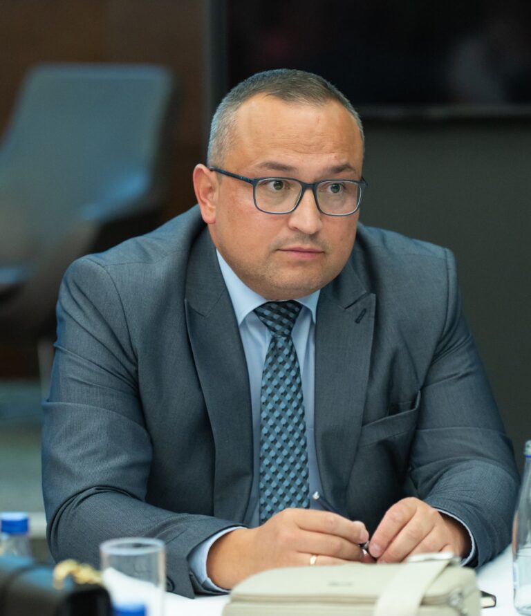 ALBIN ĆEMAN: AKO NE ZAUSTAVIMO STIHIJSKO ISELJAVANJE, PETNJICA GUBI LJUDE – A PRIORITETI SU PUT, VODA I JAVNI PREVOZ