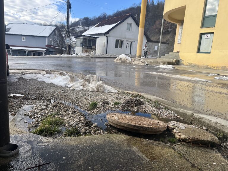 Kanalizacija opet na ulici: Centar Petnjice kao otvorena septička jama