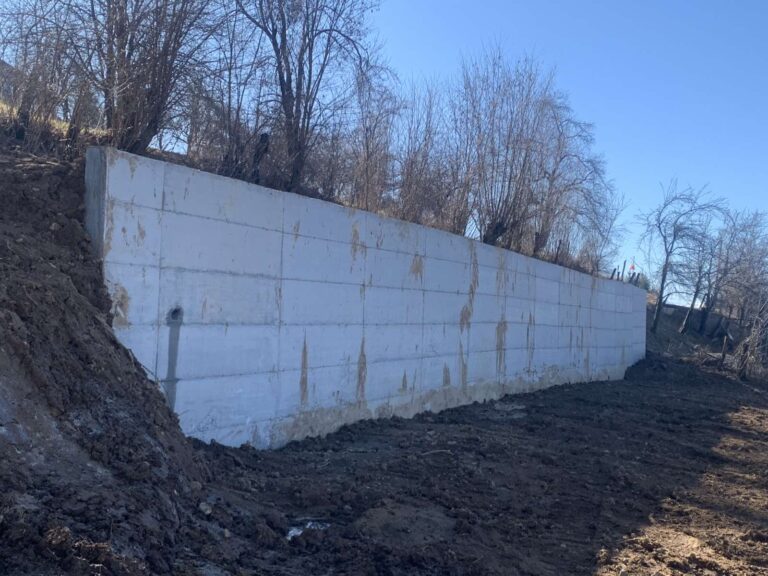 IZGRAĐEN POTPORNI ZID NA PUTU PETNJICA – AZANE
