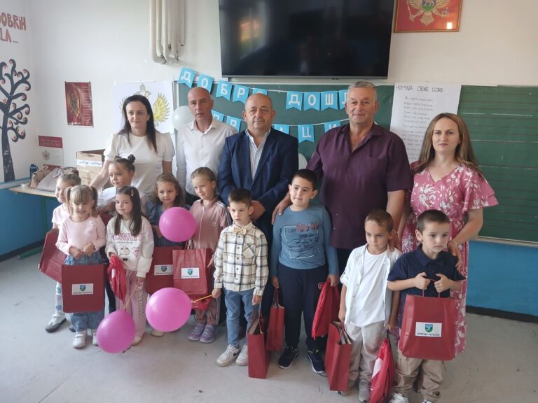 Opština Petnjica tradicionalno uz prvake:  Uručeni pokloni prvacima i najavljena podrška za sve đake i studente   